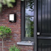 Lampy ogrodowe - Philips Kinkiet zewnętrzny LED z czujnikiem Arbour UE, czarny, aluminium, nowoczesny - miniaturka - grafika 1