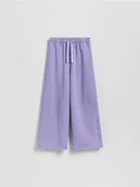Spodnie i spodenki dla dziewczynek - Reserved - Spodnie dresowe z nadrukiem - fioletowy - miniaturka - grafika 1