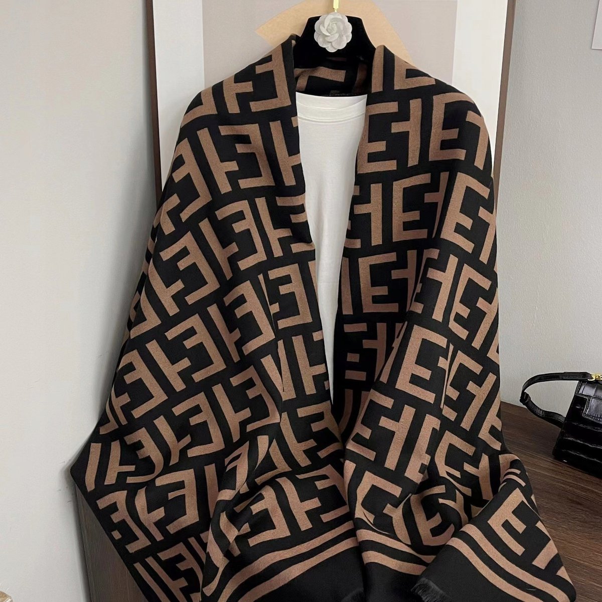elegancki damski SZAL na zimę ciepły SZALIK szykowny o wymiarach 180x66
