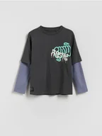 Bluzy dla chłopców - Reserved - Koszulka longsleeve z nadrukiem - ciemnoszary - miniaturka - grafika 1