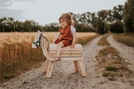 Place zabaw - Drewniany koń kompaktowy dla dzieci Small Foot - miniaturka - grafika 1