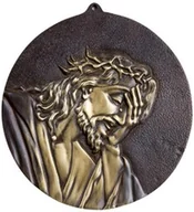 Dewocjonalia - Medalion Chrystus C23 - miniaturka - grafika 1