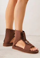 Sandały damskie - Brązowe Sandały Typu Botki Ozdobione Metaliczną Klamrą z Przodu Adrasaia - miniaturka - grafika 1