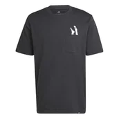 Koszulki męskie - adidas Mężczyźni LOUNGE SLIDES GRAPHIC POCKET T-SHIRT, Black, M - miniaturka - grafika 1