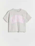 Koszulki dla dziewczynek - Reserved - Krótki t-shirt z nadrukiem - jasnoszary - miniaturka - grafika 1
