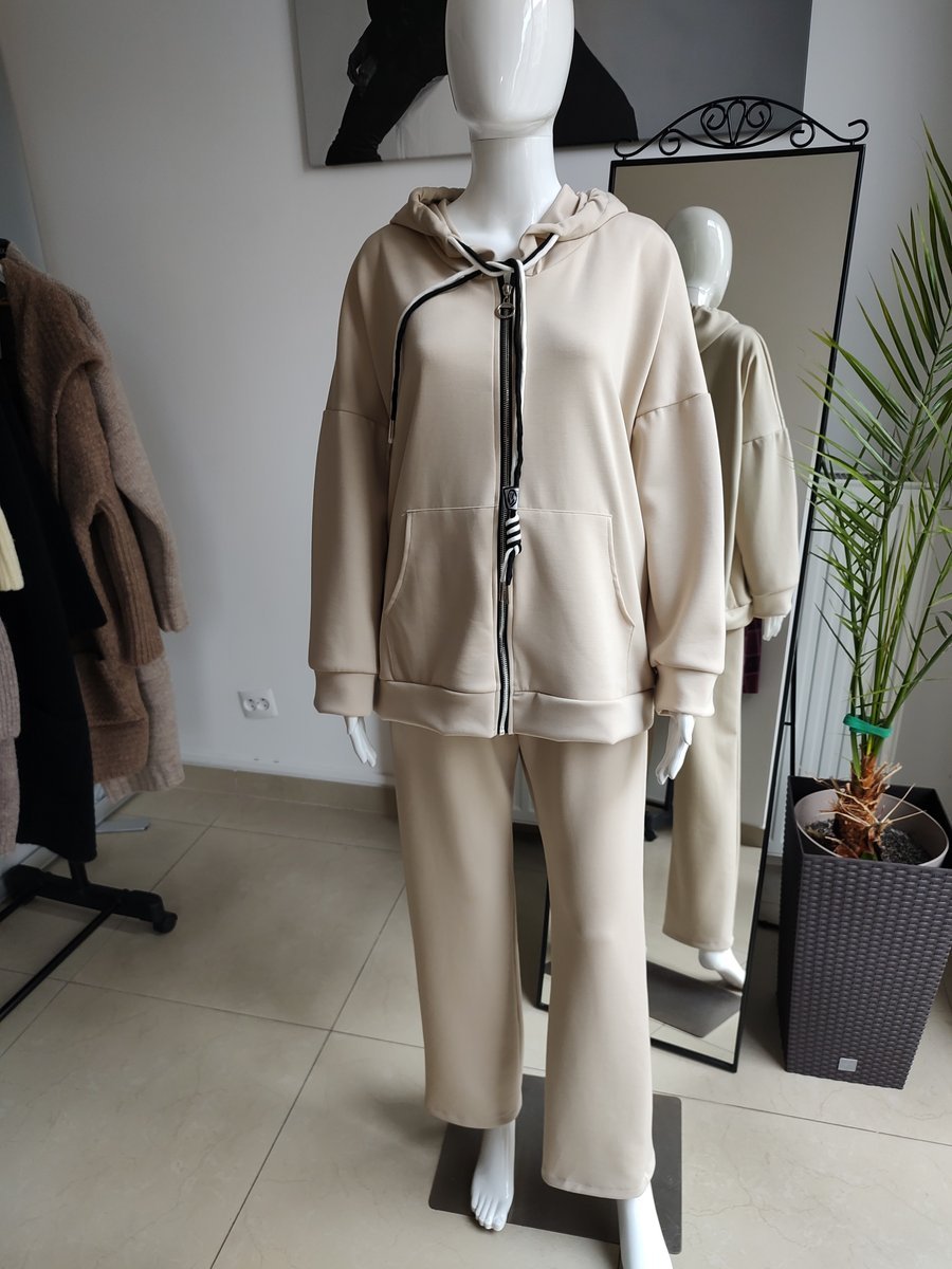 Masełkowy dres oversize z kapturem - beżowy One size