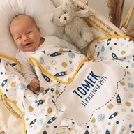 Koce i narzuty dla dzieci - KOCYK dziecięcy z imieniem prezent na narodziny Kosmiczne Przygody - miniaturka - grafika 1