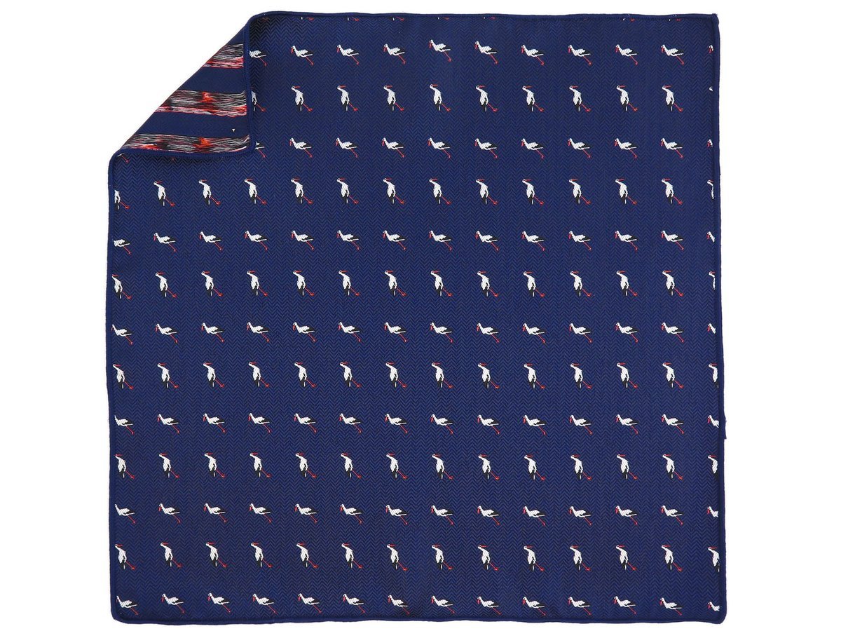 Granatowa poszetka w bociany E214