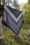 Apaszki i szaliki damskie - Wełniany trójkątny szal, chusta w odcieniach szarości i śliwki - miniaturka - grafika 1