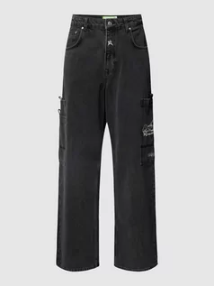 Spodnie męskie - Jeansy o kroju baggy fit z kieszeniami cargo - grafika 1