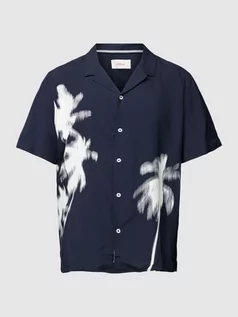 Koszule męskie - Koszula casualowa z wiskozy z nadrukiem z motywem model ‘palm resort’ - grafika 1