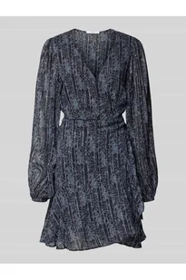 Sukienka kopertowa o dopasowanym kroju z detalami z efektownej przędzy model MAISA - Pepe Jeans - Sukienki - miniaturka - grafika 1