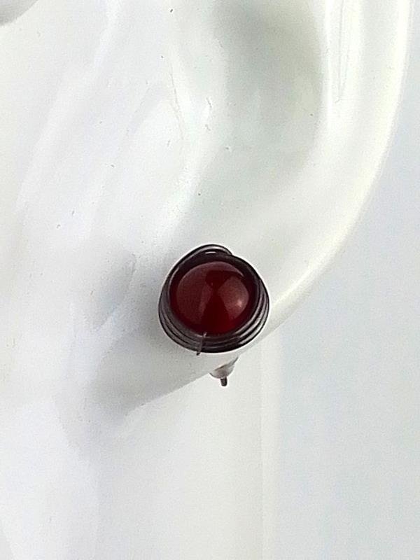Kolczyki miedziane 10 mm, karneol, znak Byka, sztyfty
