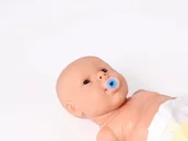 Sprzęt ratunkowy - Erler-zimmer Manekin niemowlęcy "Nick" do treningu pielęgniarskiego, chłopiec - miniaturka - grafika 1