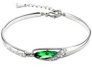 Bransoletki - Elegancka bransoletka półbangle z zielonymi kryształkami na prezent - miniaturka - grafika 1