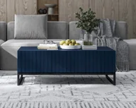 Ławy i stoliki kawowe - Stolik kawowy Glamour Stolik kawowy Elpis Modern Lindner Möbel 110cm x 39cm x 54cm Kolor: Granatowy mat Stelaż: Czarny metal - miniaturka - grafika 1