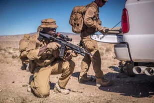 Helikon - Spodnie MBDU (Modern Battle Dress Uniform) - NyCo Ripstop - Mud Brown - SP-MBD-NR-60 - Odzież taktyczna i umundurowanie - miniaturka - grafika 10