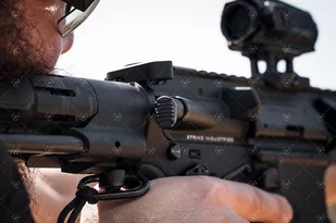 Strike Industries - Dosyłacz zamka AR Extended Forward Assist do AR-15/AR-10 - Czarny - SI-AR-E-FA-BK - Osprzęt do wiatrówek - miniaturka - grafika 3