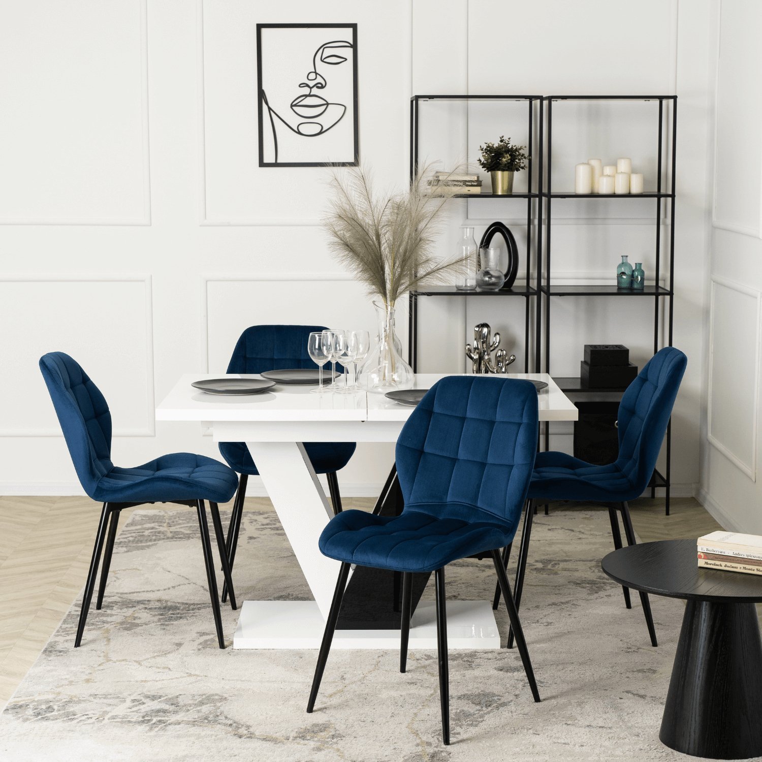 Mebel Elite Krzesło Tapicerowane do Jadalni LUCKY Granatowe Welurowe Nowoczesne Loft
