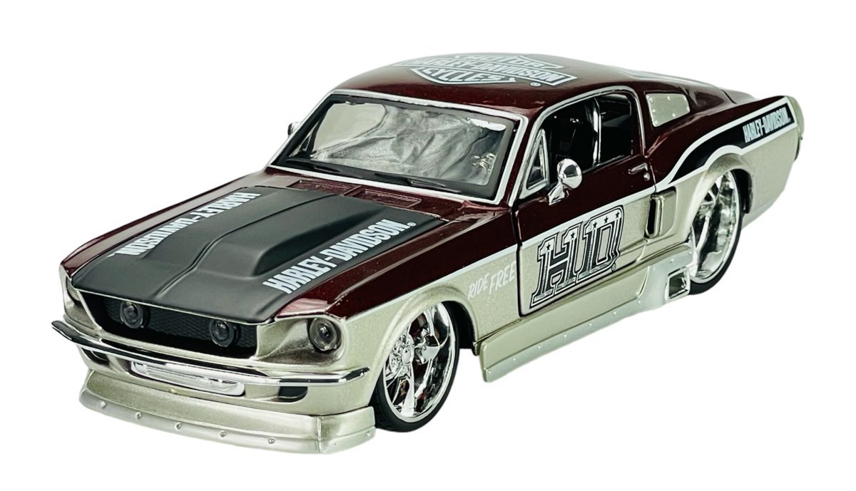 MAISTO 1967 FORD MUSTANG GT HARLEY-DAVIDSON 1:24 32168