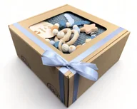 Gryzaki dla dzieci - Zestaw prezentowy dla noworodka GIFT BOX w szarym kolorze: gryzak/grzechotka, zawieszka do smoczka, kocyk w eko pudełku - miniaturka - grafika 1
