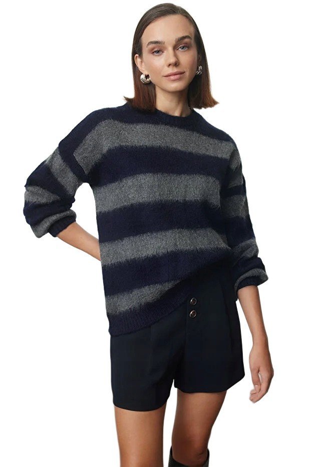 TRENDYOL SWETER DAMSKI W PASKI Z OKRĄGŁYM DEKOLTEM I DŁUGIM RĘKAWEM S 5EA*