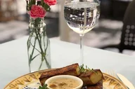 Czasopisma - Voucher na romantyczną kolację w Restauracji Qulturalna - miniaturka - grafika 1