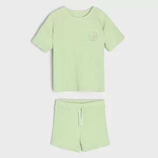 Dresy i komplety dla chłopców - Sinsay - Komplet: koszulka i szorty - Zielony - grafika 1