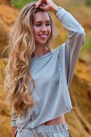 Bluzki damskie - Krótka Bluzka z Surowymi Wykończeniami - Miętowa - miniaturka - grafika 1