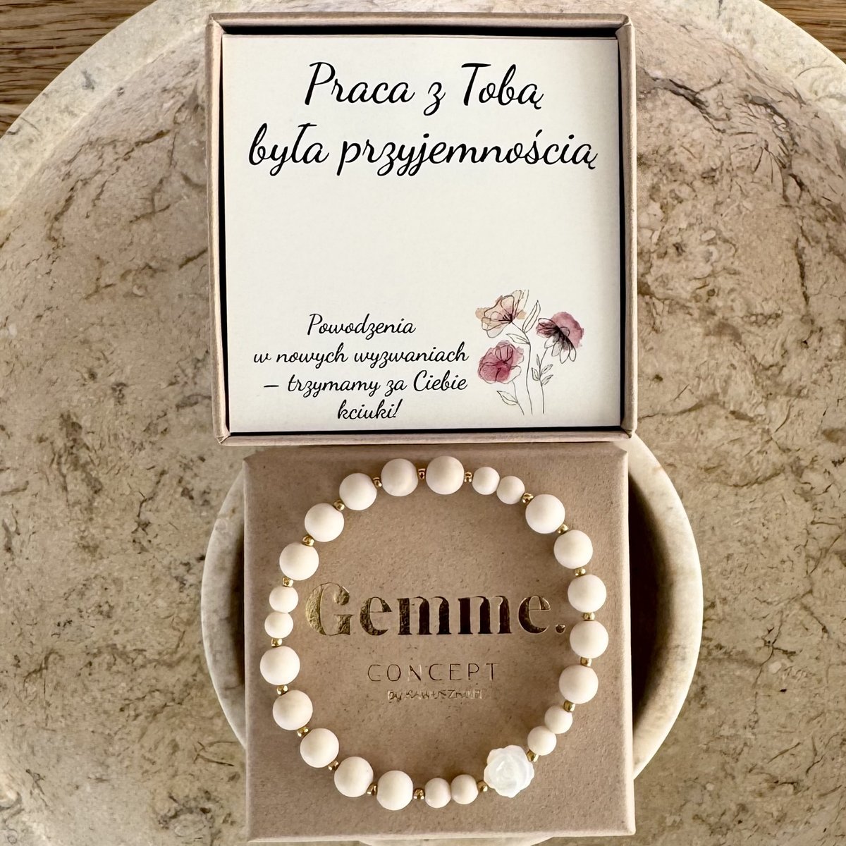 Bransoletka „Praca z Tobą była przyjemnością” – kamień rzeczny, róża z perły, symbol nowych początków