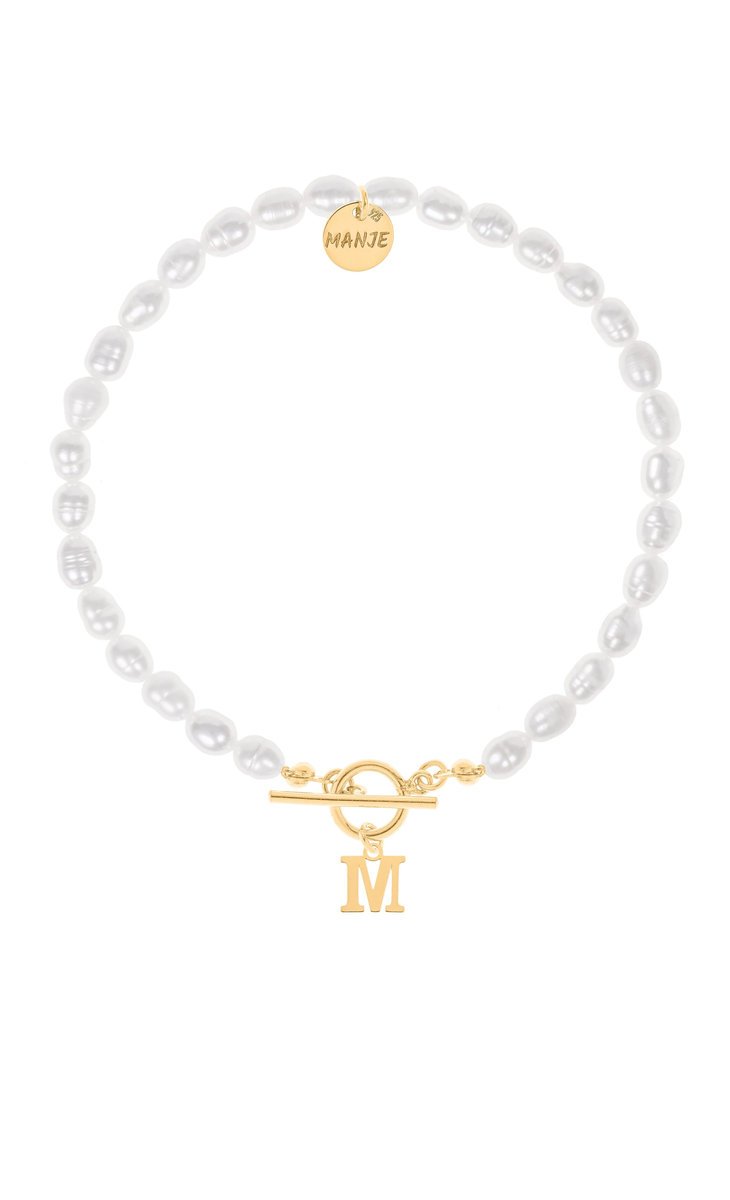 Bransoletka z pereł z pozłacaną literką Ł 19 cm