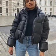 Kurtki damskie - Skórzana zimowa kurtka damska - Czarny - miniaturka - grafika 1