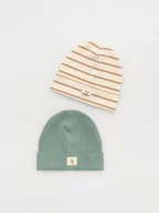 Buciki dla niemowląt - Reserved - Strukturalna czapka z naszywką 2 pack - złamana biel - miniaturka - grafika 1