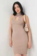 Sukienki - Guess sukienka kolor beżowy mini dopasowana - miniaturka - grafika 1