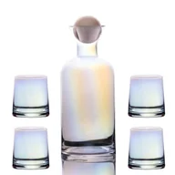 Karafki - Karafka Intirilife z zestawem 4 szklanek wykonanych ze szkła z tęczowym połyskiem - karafka 1,1 l - szklanki 200 ml zestaw upominkowy dzbanek z kulistą pokrywką do gorących i zimnych napojów - miniaturka - grafika 1
