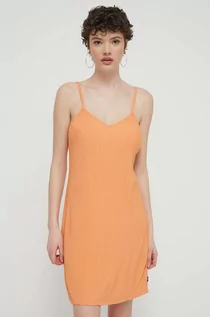 Sukienki - Vans sukienka kolor pomarańczowy mini prosta - grafika 1