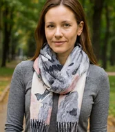 Apaszki i szaliki damskie - Szal damski z motywem akwarelowych kwiatów frędzle - miniaturka - grafika 1