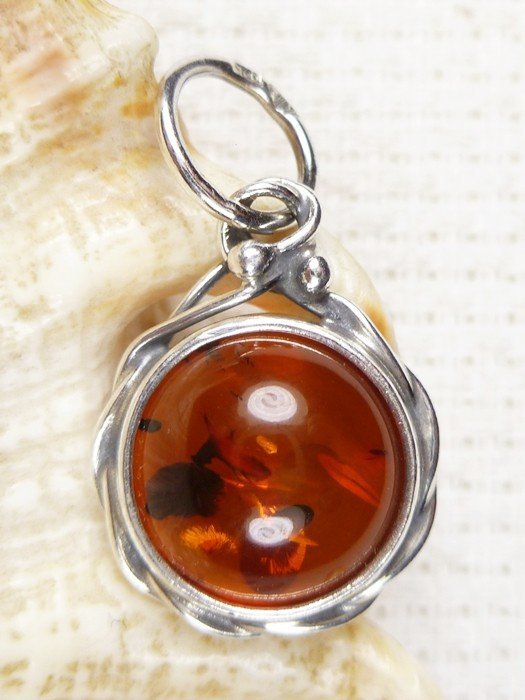 Wisiorek srebrny z bursztynem, handmade 613-21