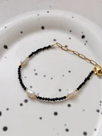 Bransoletki - Bransoletka czarna z perłami - miniaturka - grafika 1