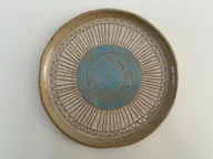 Tace i patery - Talerz zdobiony metodą sgraffito, biało-błękitny - miniaturka - grafika 1