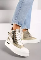 Trampki damskie - Złote Trampki z Wysoką Cholewką na Platformie Wykończone Brokatową Broszką Terilaina - miniaturka - grafika 1