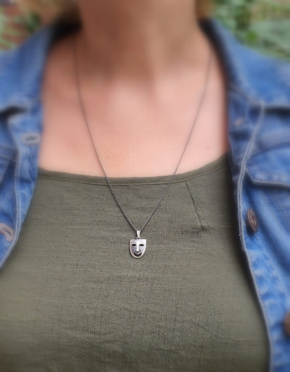 Wisiorek - Maska teatralna Radość