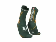 Skarpetki sportowe męskie - COMPRESSPORT Skarpetki do biegania trailowe ProRacing Socks V4 Trail zielone - miniaturka - grafika 1