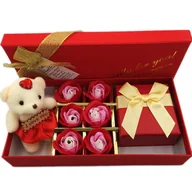 Sztuczne kwiaty - Miś z Kwiatami Mydlanymi – Uroczy Prezent na Urodziny dla Mamy lub Dziewczyny - miniaturka - grafika 1