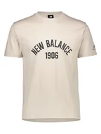 Koszulki męskie - New Balance Koszulka "Essentials Varsity" w kolorze beżowym - miniaturka - grafika 1