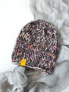 Krótka czapka zimowy klasyk UGLY z fioletem - Czapki damskie - miniaturka - grafika 1