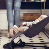 Leżaczki i huśtawki - Leżaczek, bujaczek dziecięcy — czarny - miniaturka - grafika 1