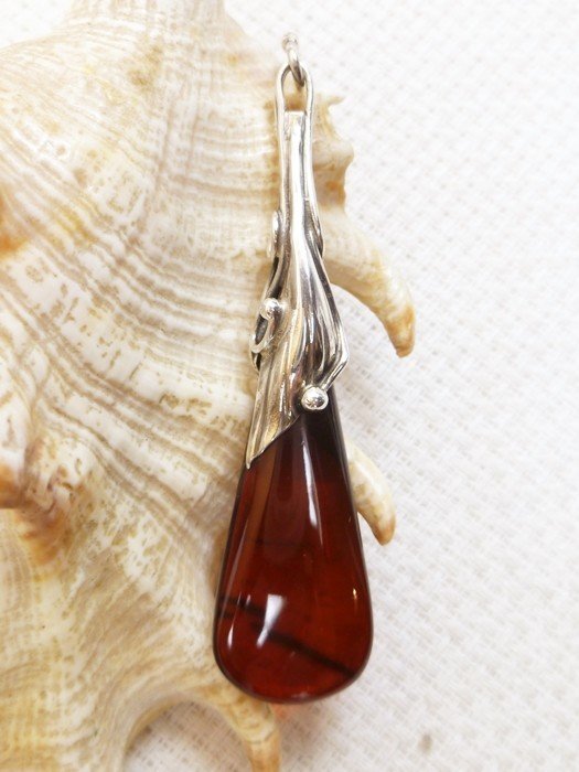 Wisiorek srebrny z bursztynem, handmade 611-58