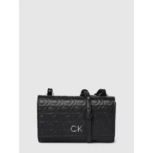 Torebki damskie - Kopertówka z wytłoczonym logo na całej powierzchni - CK Calvin Klein - grafika 1