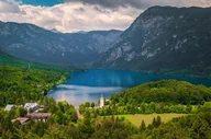 Czasopisma - Relaksujący pobyt nad jeziorem Bohinj w Słowenii - miniaturka - grafika 1